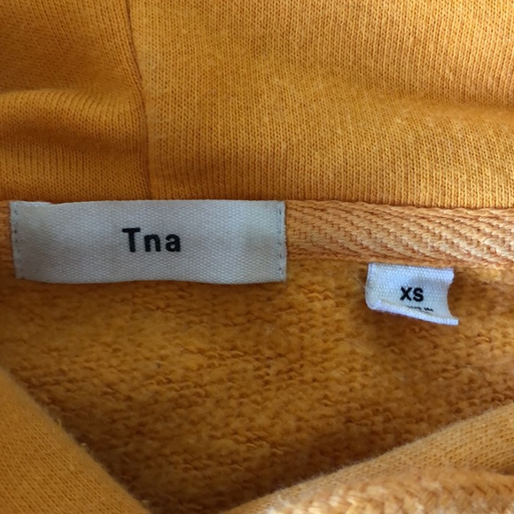 Comfy & oversized TNA hoodie - Picture 2 of 2
